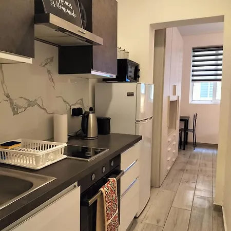 Mini With Private Kitchen & Bathroom Апартаменты